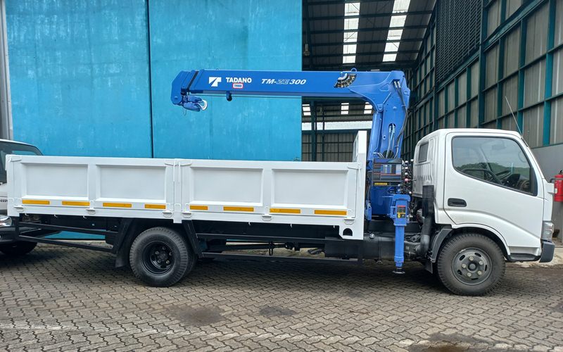 Harga Hino Dutro Crane Tadano Kapasitas 3 Ton dan Spesifikasinya